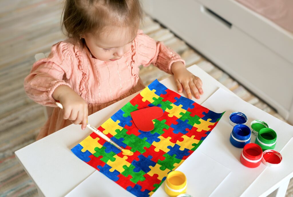 A internvenção precoce muda a vida de uma criança com autismo.