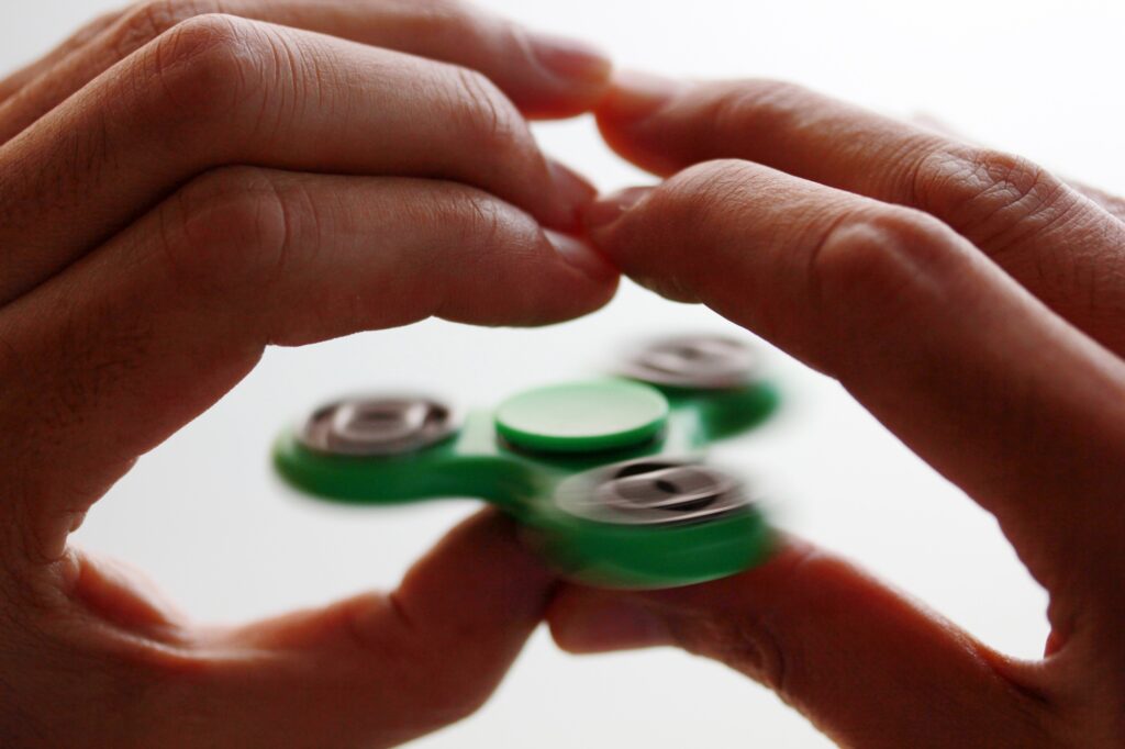 Hand spinner, fidgeting hand toy